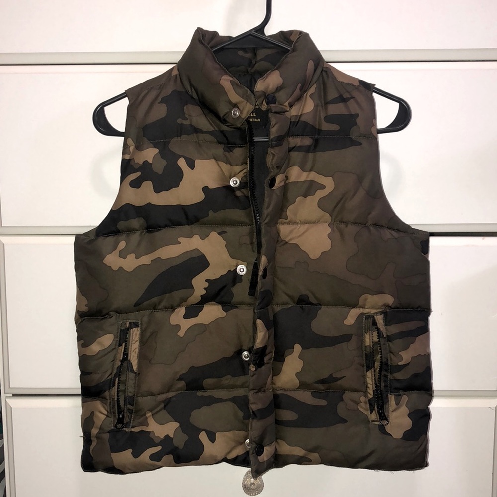 Old Navy Camo Puffer Vest Small